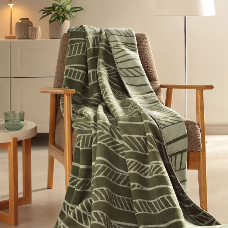 Oliv-/hellgrünes Muster in Wellenform auf der WILLOW OLIVE GREEN Decke von Villeroy & Boch Einfassung: Zierstich, 150 x 200 m
Online-Shop Home-and-Kitchen.de