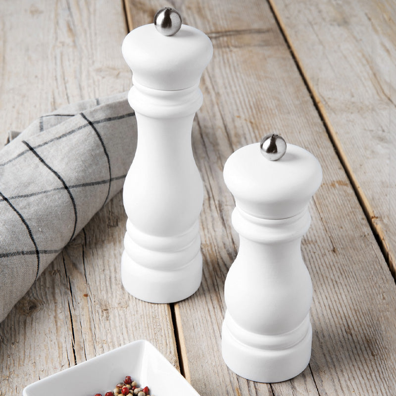Arrangement der Arthur Krupp Pfeffermühle & Salzmühle aus Holz Farbe weiß matt im Home-and-Kitchen.de Online Shop