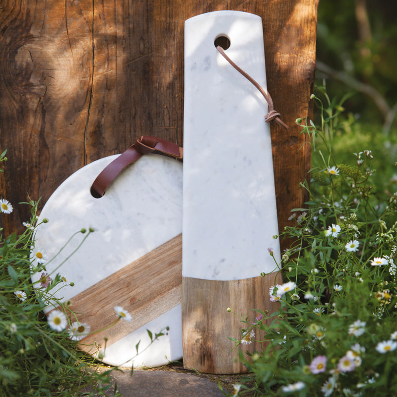 Servierplatte in Trapezdesign von be home aus Holz und Marmor 50 cm