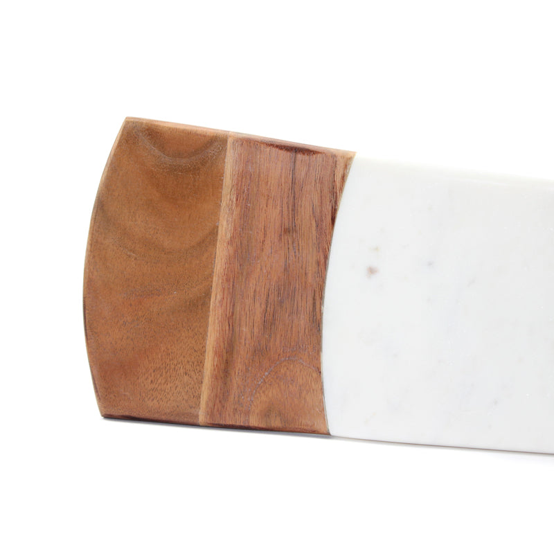 Handgefertigtes Servierbrett aus Marmor und Holz von be home. Länge 50 cm