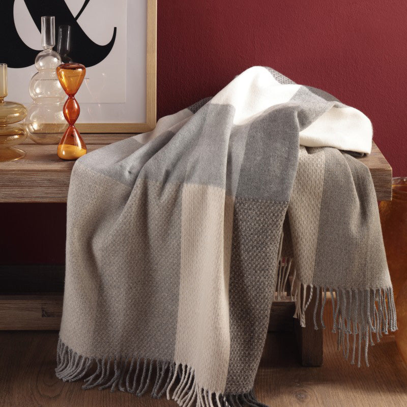 Dekobeispiel Biederlack Plaid mit Fransen DESIRE- 130x170 - grau/beige - kariert im Home-and-Kitchen Online Shop