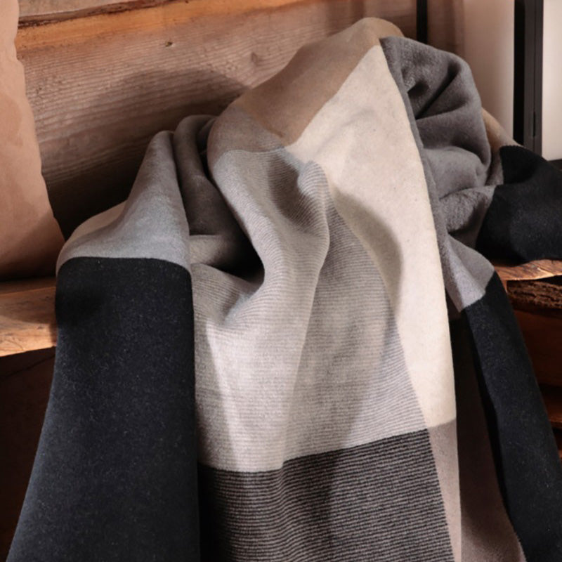 Dekobeispiel Biederlack Wohndecke Alp Square Braun Schwarz kariert im Home-and-Kitchen Online Shop