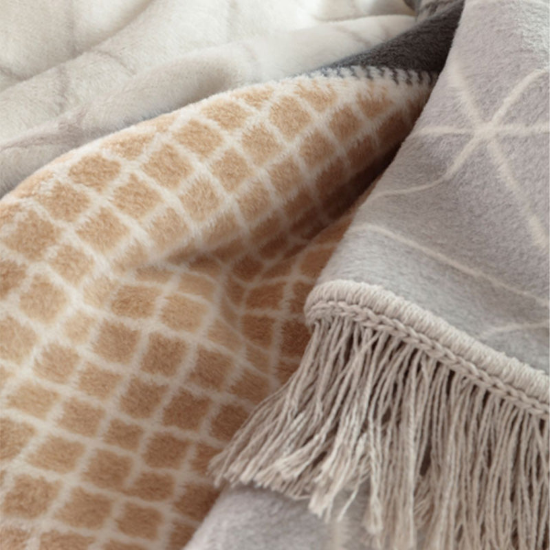 Detailansicht Fransen Biederlack Wohndecke BOHO - 150 x 200 cm, grau-braun-natur- im Home & Kitchen Online Shop