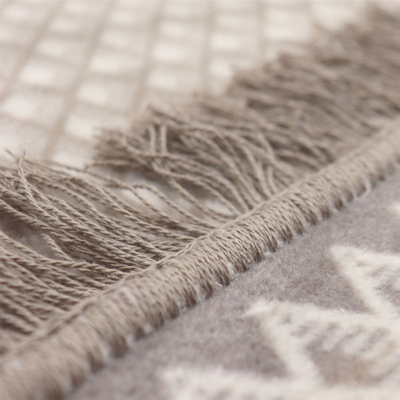 Detailansicht Fransen Biederlack Decke - Wohndecke Bright Day - 150x200,  Rautenmuster, Beige, im Home-and-Kitchen Online Shop
