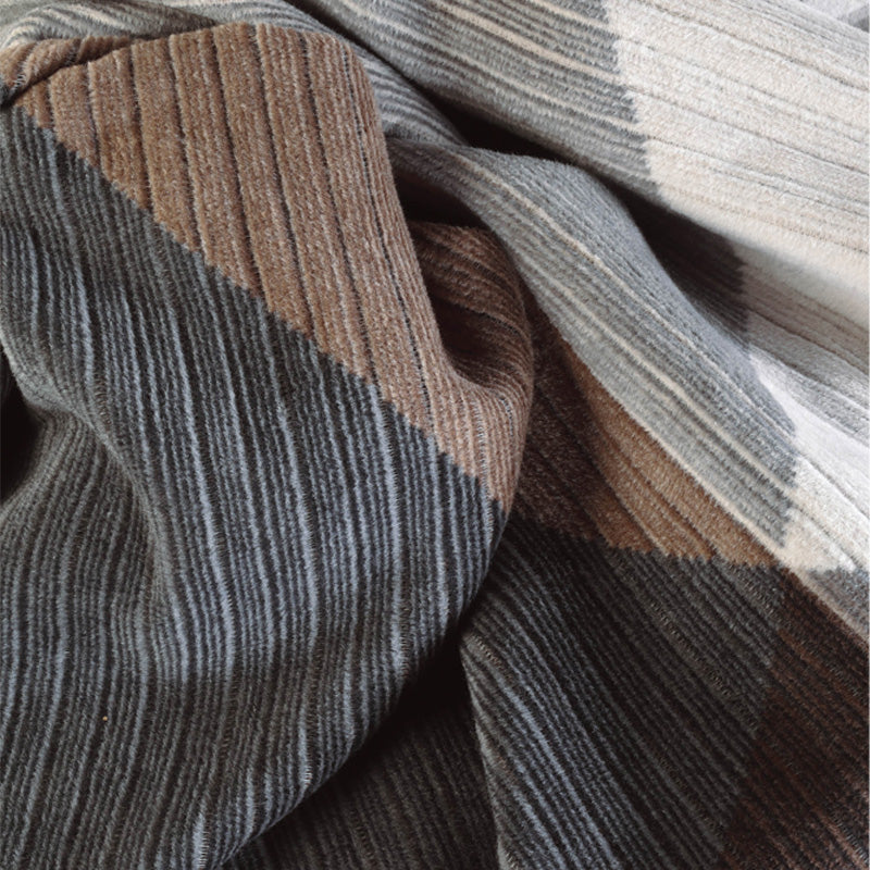 Detailansicht Biederlack Wohndecke FEEL GRAPHIC - 150 x 200 im Home & Kitchen Online Shop