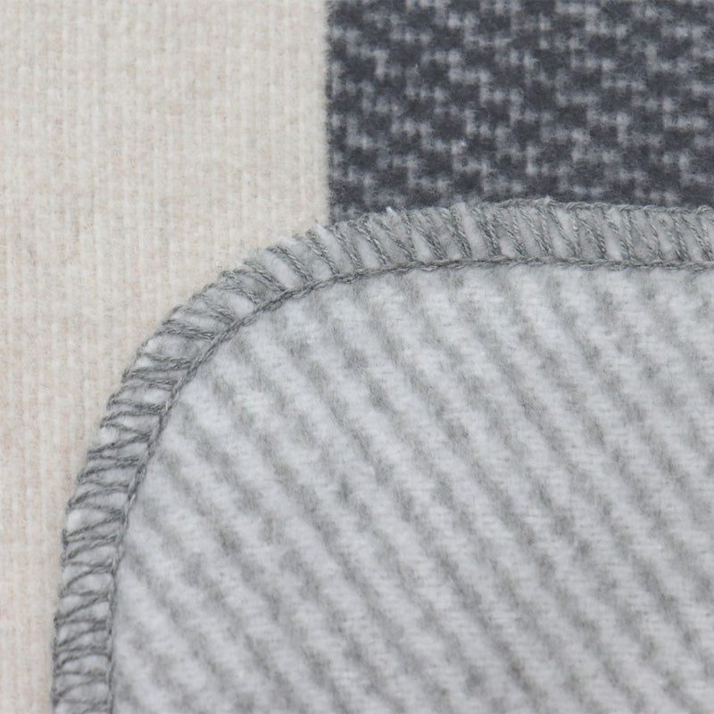 Detailansicht Kettel Biederlack Decke - Wohndecke Interlocked aus Recycling-Garn - 150x200, gestreift, Grau und Weiß, im Home-and-Kitchen Online Shop
