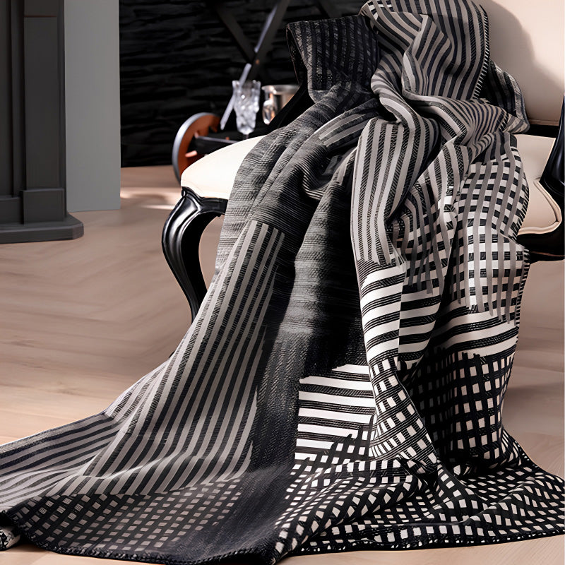 Dekobeispiel Biederlack Wohndecke Kaleidoscope schwarz/weiß gemustert im Home-and-Kitchen Online Shop