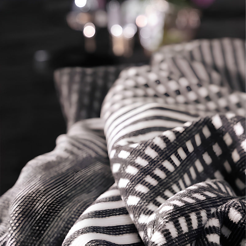 Dekobeispiel Biederlack Wohndecke Kaleidoscope schwarz/weiß gemustert im Home-and-Kitchen Online Shop