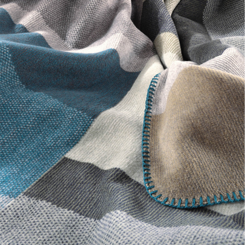 Zierstichrand bei Biederlack Wohndecke VERDANT VIBES - 150 x 200 im Home & Kitchen Online Shop