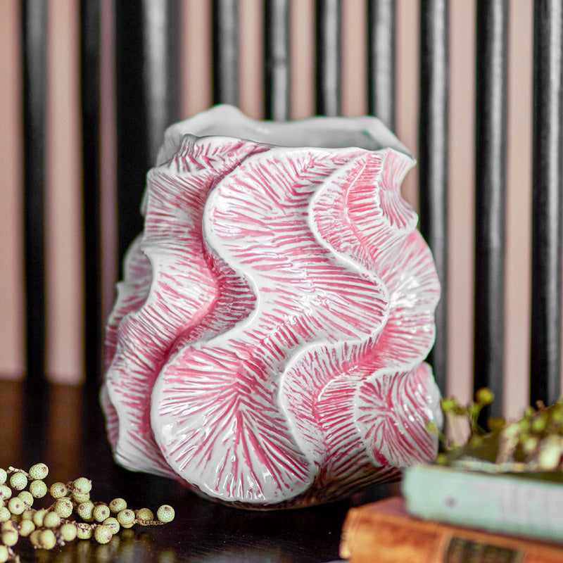Detailansicht Bloomingville Vase GUXI - Keramik/Steingut - natur/rose, Korallendesign, handbemalt, Höhe 19,5 cm im Home-and-Kitchen.de Online Shop