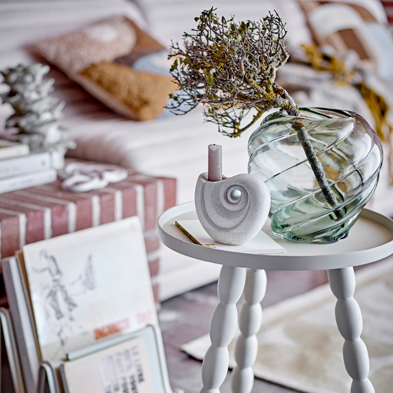 Dekobeispiel Bloomingville Glasvase LEYAN in grau/grün - 18 cm hoch im Home-and-kitchen.de Online Shop