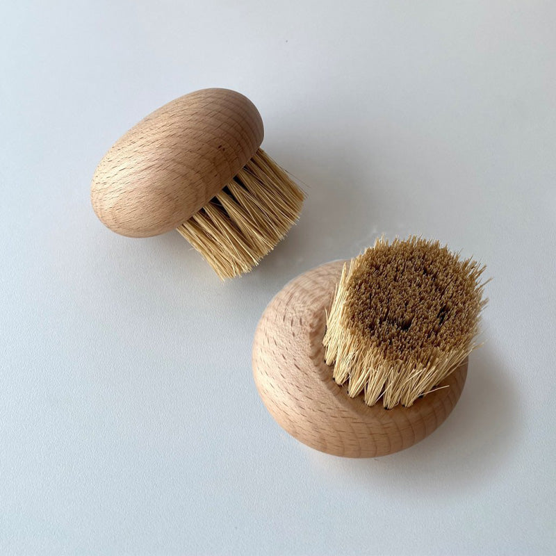 Detailansicht Born in Sweden Kartoffelbürste aus FSC-zertifiziertem Holz mit Borsten, 8 cm im Home-and-Kitchen.de Online Shop