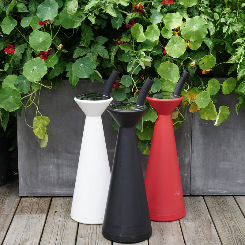 Arrangement Born in Sweden, Garten- oder Balkongießkanne Höhe 55 cm, Volumen 7,5 Liter mit Brause im Home-and-Kitchen.de Online Shop