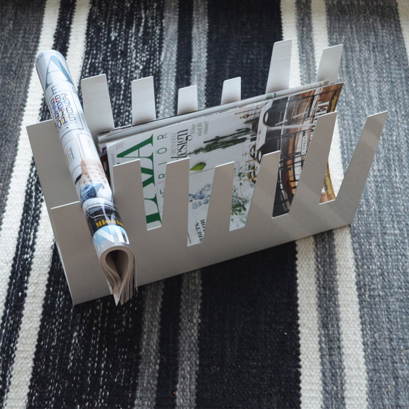 Dekobeispiel Born in Sweden Zeitungsständer Magazinständer - Stahl - weiß,40 cm × 13 cm × 28 cm, pulverbeschichtet, im Home-and-Kitchen.de Online Shop 