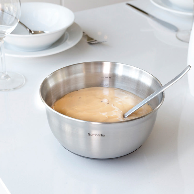 Anwendungsbeispiel Brabantia Edelstahl Rührschüssel PROFILE mit rutschfestem Boden - 3 l, ∅ 26 cm im Online Shop von Home & Kitchen