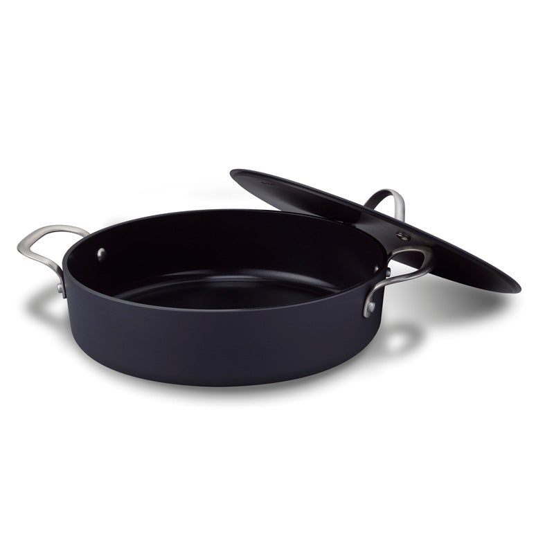 Seitenansicht der Brabantia Sautierpfanne 28cm aus Aluminium mit PFAS-freier Keramikbeschichtung - dunkelblau im Home & Kitchen Online-Shop