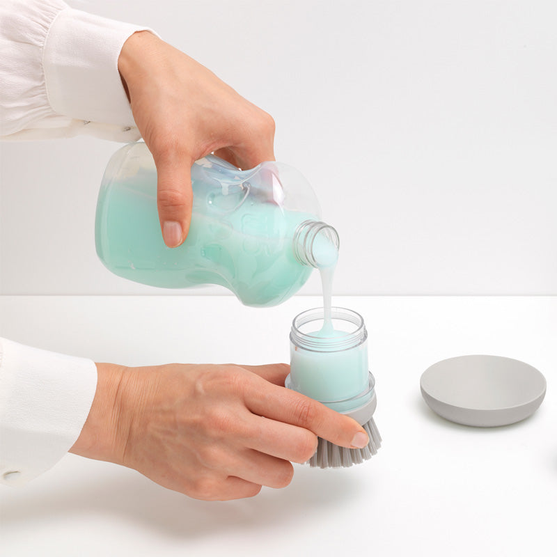 Nachfüllen Brabantia Spülbürste mit integriertem Spülmittelspender in Grau oder Anthrazit im Home & Kitchen Online-Shop