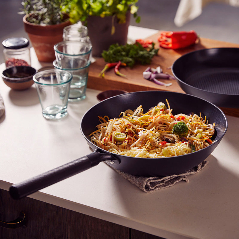 Menuevorschlag Brabantia Wok 28 cm aus recyceltem Eisen mit PFAS-freier Keramikbeschichtung - schwarz im Home & Kitchen Online-Shop