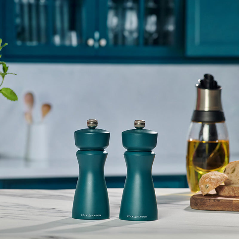 Die Salz- oder Pfeffermühlen Kenton von Cole & Mason in der Farbe Sea Salt, Höhe 15 cm, Online-Shop Home-and-Kitchen.de