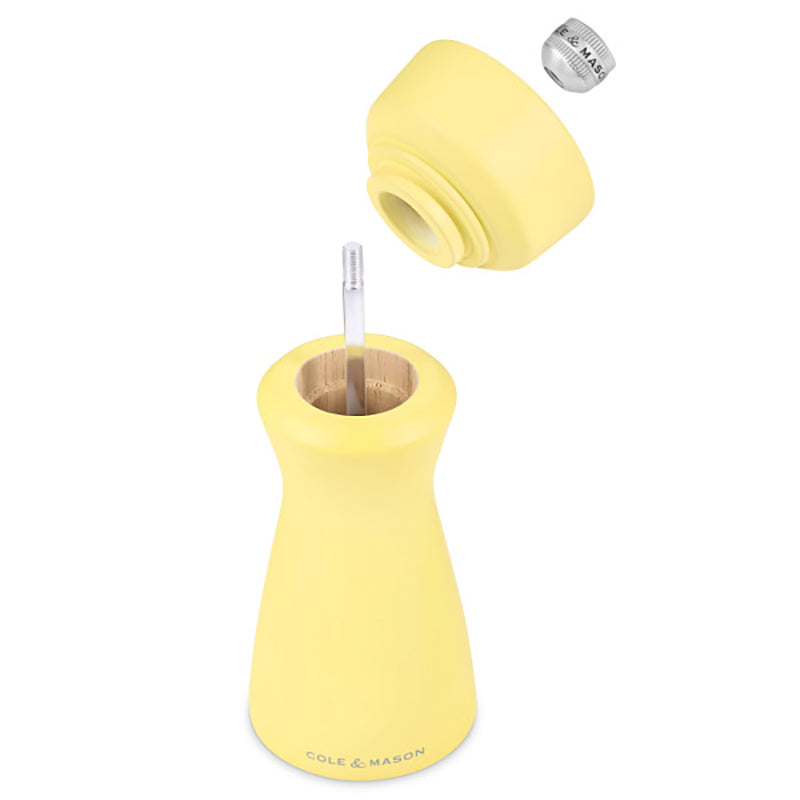 Befüllung der Kenton-Mühle mit Salz oder Pfeffer von Cole & Mason