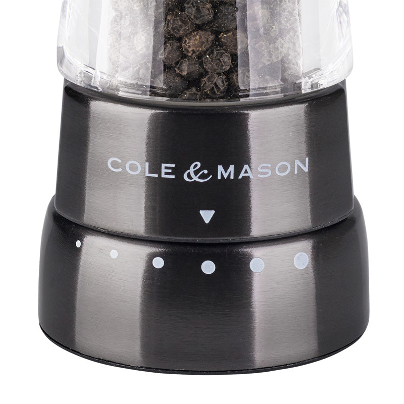 Für jeden Pfeffer bietet die Pfeffermühle aus der Derwent Kollektion von Cole & Mason 6 Mahlgradstufen