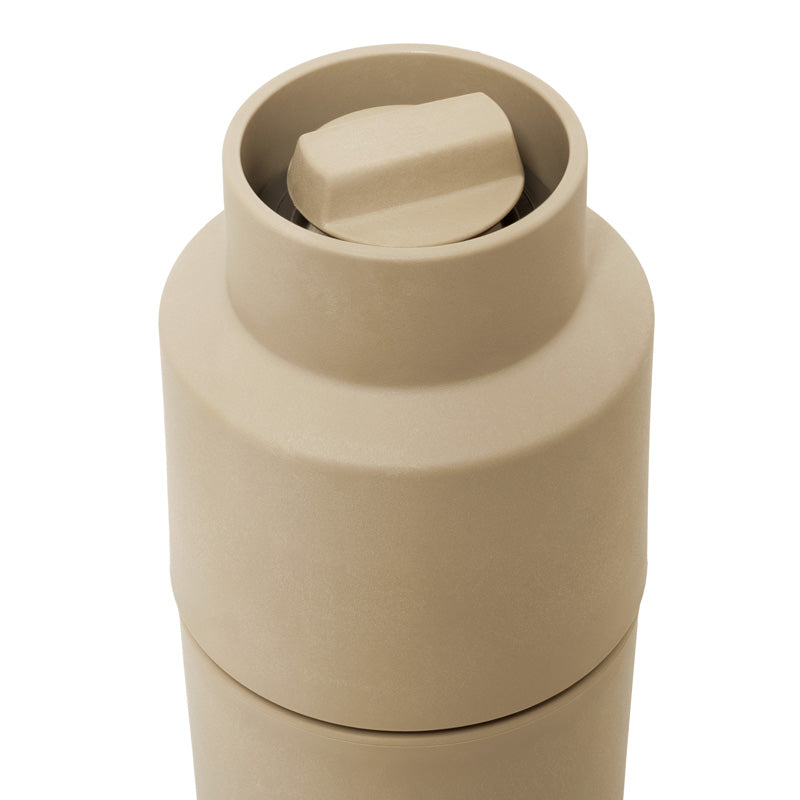 Detailansicht stufenloses Mahlwerk CrushGrind Gewürzmühle BILLUND - Biokomposit - Garlic Beige- 12 cm, Keramikmahlwerk, hergestellt aus Biokomposit
