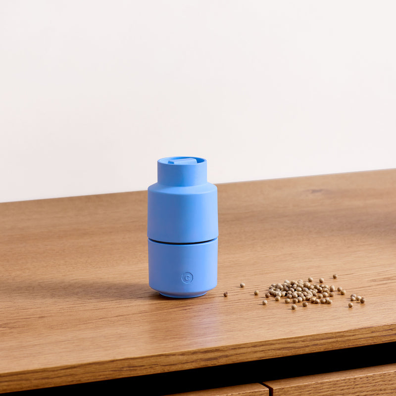 Gewürzmühle von CrushGrind, in vielen verschiedenen Farben, Gehäuse aus holzbasiertem Biokomposit, einfaches Befüllen