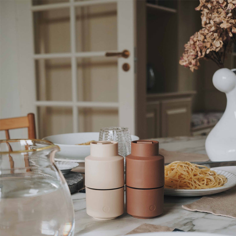 Designbeispiel Mühlen Terracotta und Beige CrushGrind Gewürzmühle BILLUND - Biokomposit - 12 cm, Keramikmahlwerk, hergestellt aus plastikfreiem Biokomposit