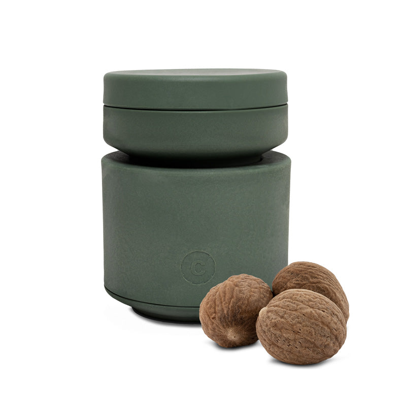 CrushGrind Muskatnuss-Mühle BILLUND - Biokomposit - grün - 8 cm, Keramik Mahlwerk, mit Aufbewahrungsbox im Home-and-Kitchen Online Shop