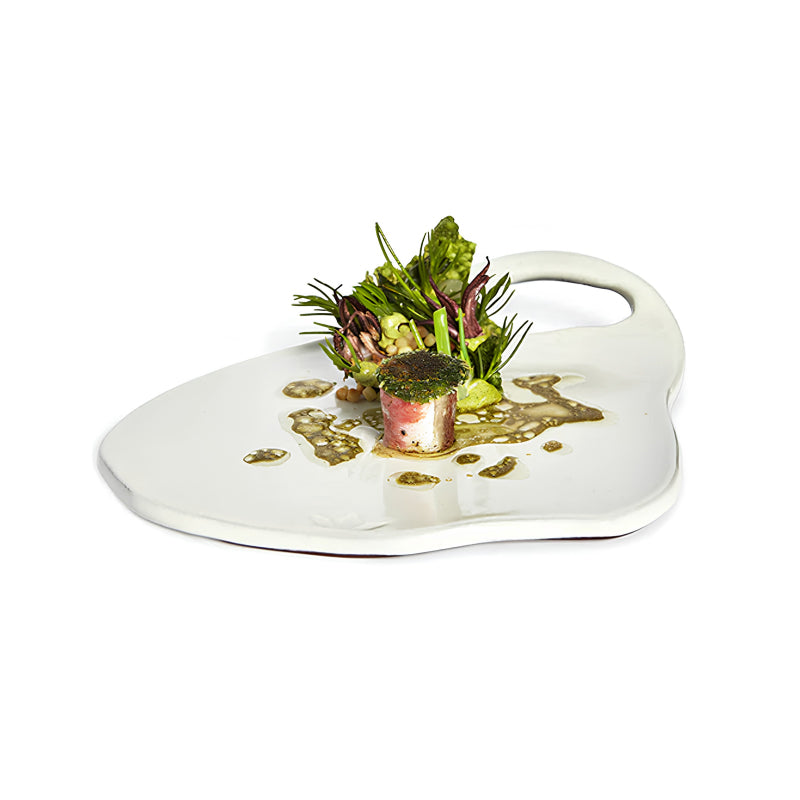 Vorspeisen ganz elegant serviert. Ideal drapiert sehen die Teller Lola von Dutchdeluxes als Servierplatte edelaus. Jetzt bei Home & Kitchen im Online-Shop in 3 Farben verfügbar. Hier in der Farbe Weiß
