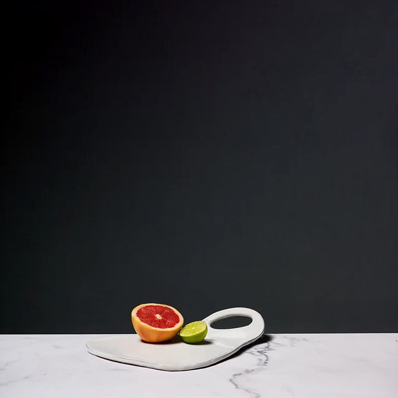 Weißer Obstteller. Zum Servieren von Obst sind die Teller Lola von Dutchdeluxes nutzbar. Jetzt bei Home & Kitchen im Online-Shop in 3 Farben verfügbar
