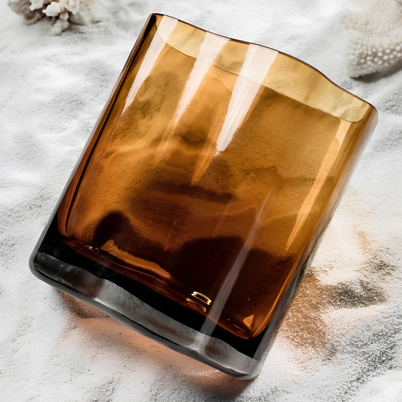 Seitlicher Blick. Element Accessories Glas Vase CORAL - Farbe Amber - 20 cm - handgefertigt