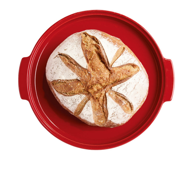 Dekobeispiel Emile Henry  - Brotbackform rund - Farbe Rot, Durchmesser 32,5 cm, aus Keramik, hergestellt in Frankreich, im Home-and-Kitchen Online Shop