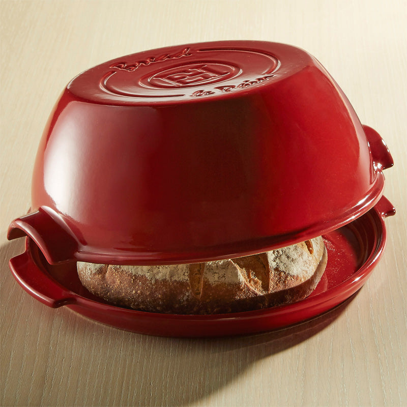 Backbeispiel Emile Henry  - Brotbackform rund - Farbe Rot, Durchmesser 32,5 cm, aus Keramik, hergestellt in Frankreich, im Home-and-Kitchen Online Shop