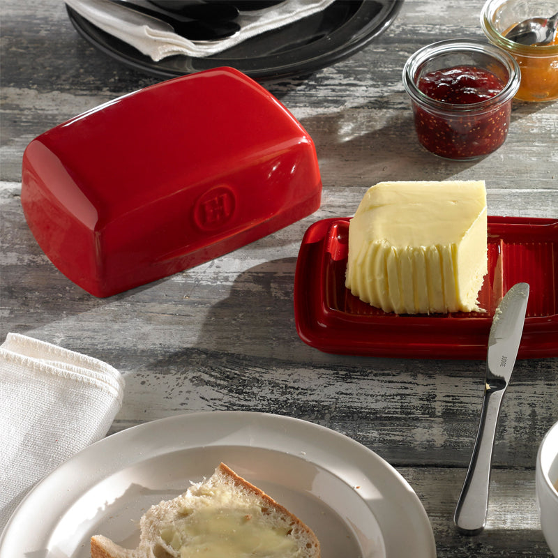Dekobeispiel Emile Henry Keramik Butterdose – rot für 250 Gramm Butter im Home-and-Kitchen Online Shop