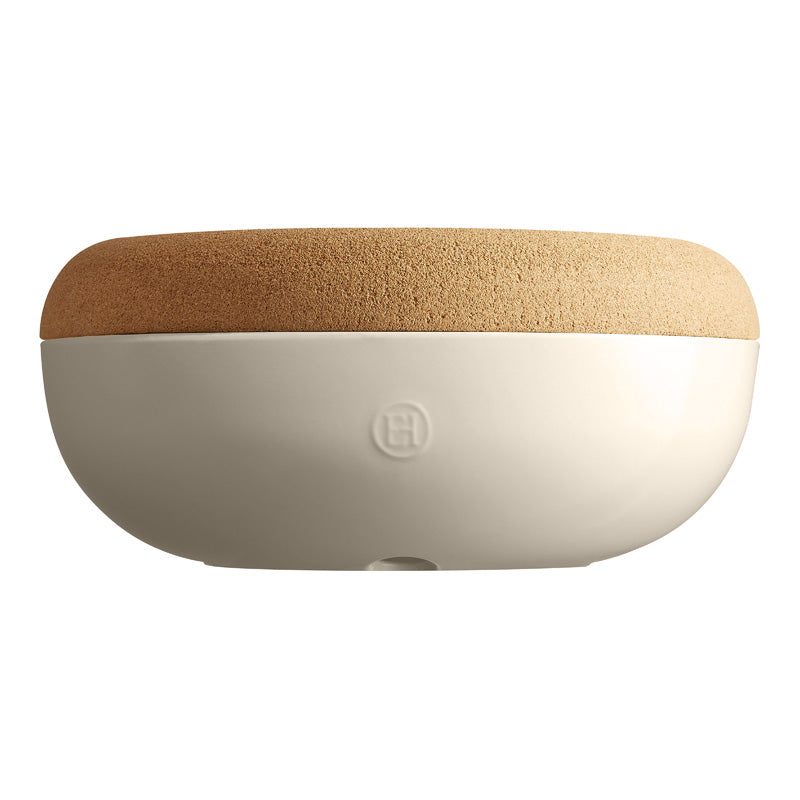 Seitenansicht der Emile Henry – Große Aufbewahrungsschale mit Korkdeckel – Creme, Durchmesser 36 cm im Home-and-Kitchen Online Shop