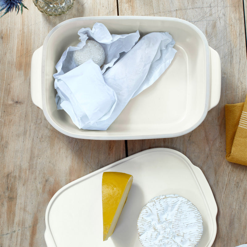 Aufbewahren und Servieren in einem:  mit der Käse-Frischhaltebox von Emile Henry
Online-Shop Home-and-Kitchen.de
