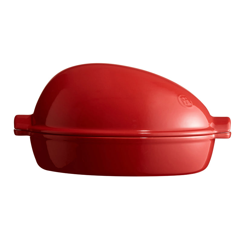 Seitliche Darstellung Emile Henry – Keramik Hähnchenbräter – XL - 8 l – Rot, mit Deckel im Home-and-Kitchen Online Shop