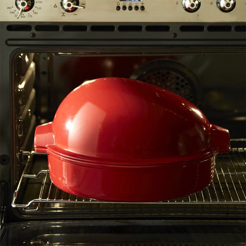Darstellung im Backofen Emile Henry – Keramik Hähnchenbräter – XL - 8 l – Rot, mit Deckel im Home-and-Kitchen Online Shop