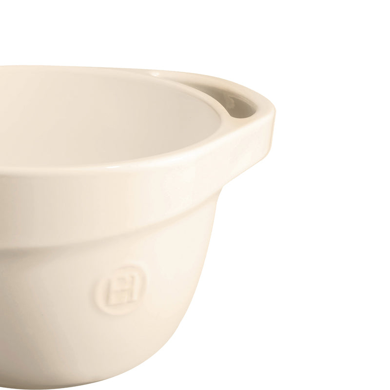 Detailansicht Griff Emile Henry Keramik Rührschüssel – creme – 2,5 l im Home-and-Kitchen Online Shop