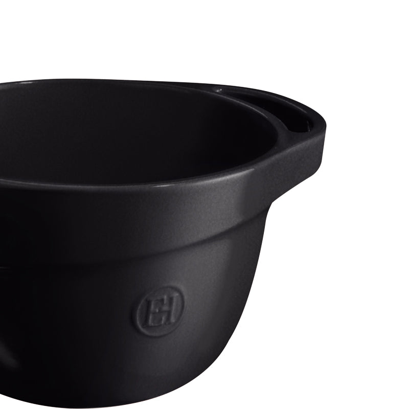 Detailansicht Griff Emile Henry Keramik Rührschüssel – schwarz – 2,5 l im Home-and-Kitchen Online Shop