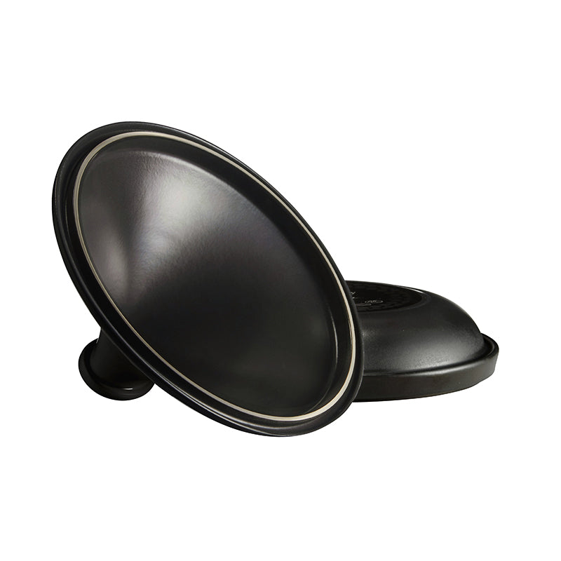 Schwarze Tajine DELIGHT von Emile Henry, Schmortopf mit spitz zulaufendem Deckel. 
Online-Shop Home-and-Kitchen.de