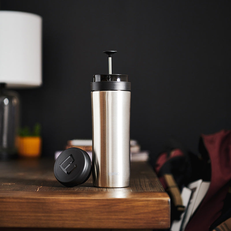 Bedienungsbeispiel ESPRO P1 Travel French Press 350 ml - Edelstahl gebürstet, Vakuum-Isolierung, Höhe 20,6 cm, im Home-and-Kitchen Online Shop
