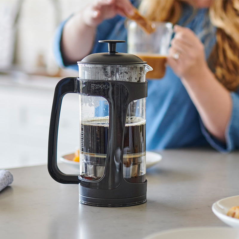 Serviervorschlag Espro P3 French Press Everyday Kaffeebereiter - 950 ml, inklusive Filter, Höhe 24 cm, Borosilikatglas, Schwarz glänzend im Home-and-Kitchen Online Shop
