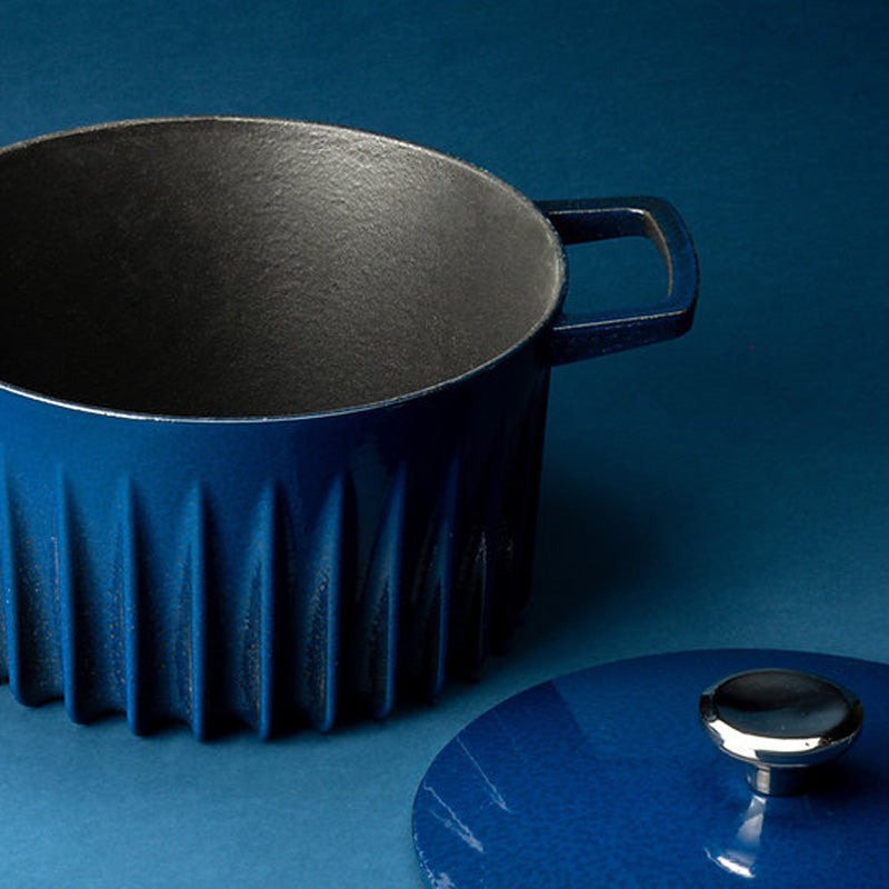 Detailansicht FireUp Kochtopf No.1 - Gusseisen/Emaille - 26 cm - blau, Höhe 22 cm, Volumen 5 Liter, im Home-and-Kitchen Online Shop