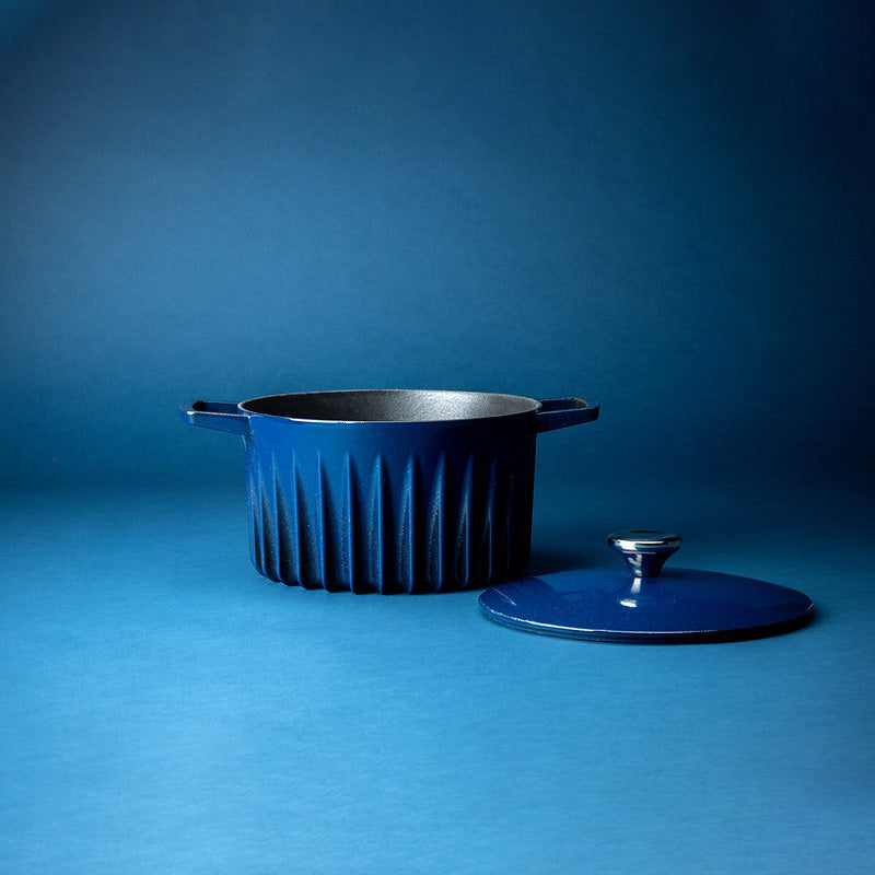 Beispielansicht FireUp Kochtopf No.1 - Gusseisen/Emaille - 26 cm - blau, Höhe 22 cm, Volumen 5 Liter, im Home-and-Kitchen Online Shop