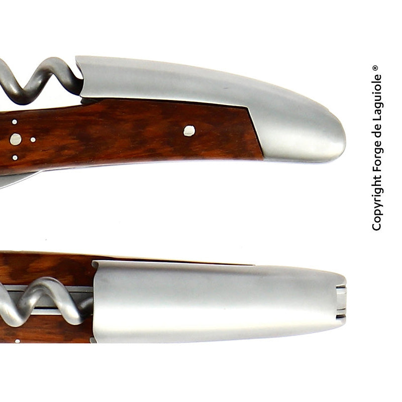 Detailansicht des Forge de Laguiole Sommeliermessers, Griff Amourette, satiniert im Home-and-Kitchen Online Shop