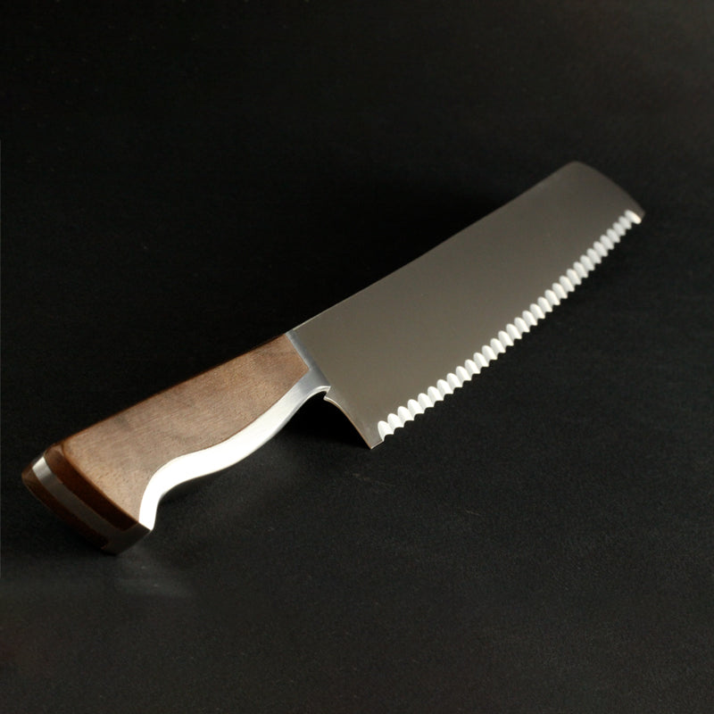 Seitenansicht des Güde Brotmesser CAMINADA  Nussbaum - 23 cm, Wellenschliff, handgeschmiedet in Solingen, im Home-and-Kitchen Online Shop