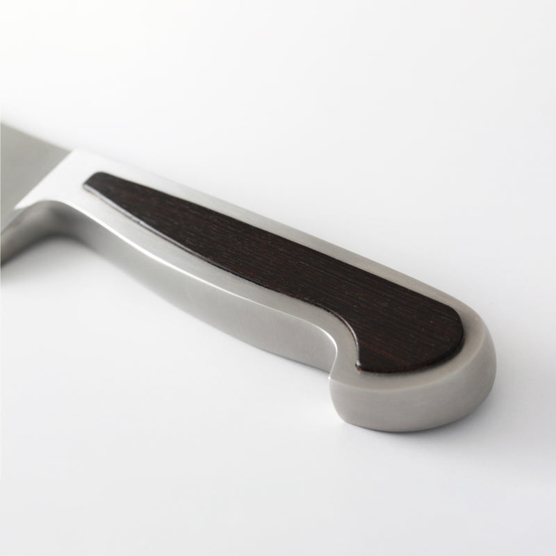 Detailansicht der Griffschalen aus Räuchereiche der Serie DELTA von Güde Messer Solingen