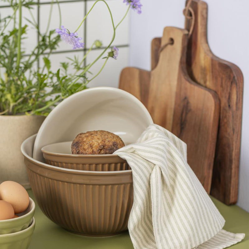 Wichtiges Utensil in der Küche: Schalen-Set Mynte von IB Laursen in den Größen 25,5, 22 und 18 cm, auch für Gefrierschrank und Backofen